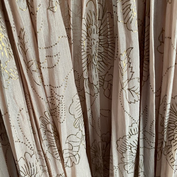 NWOT Flowy Blouse - Picture 2 of 4